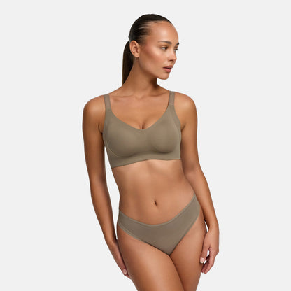 Seamless compact push-up bra